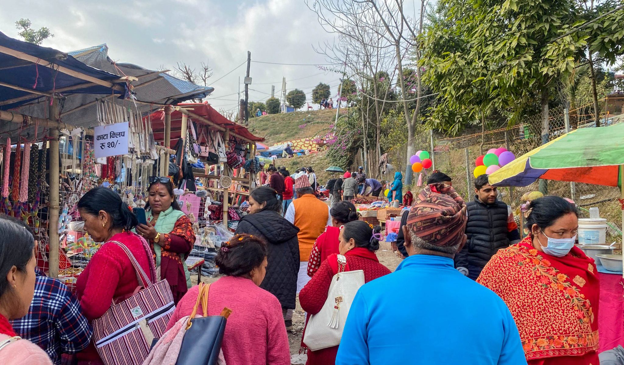 शालिनदीमा दर्शन गर्ने भक्तजनको भीडसँगै व्यापार बढ्दो (तस्वीरहरु)