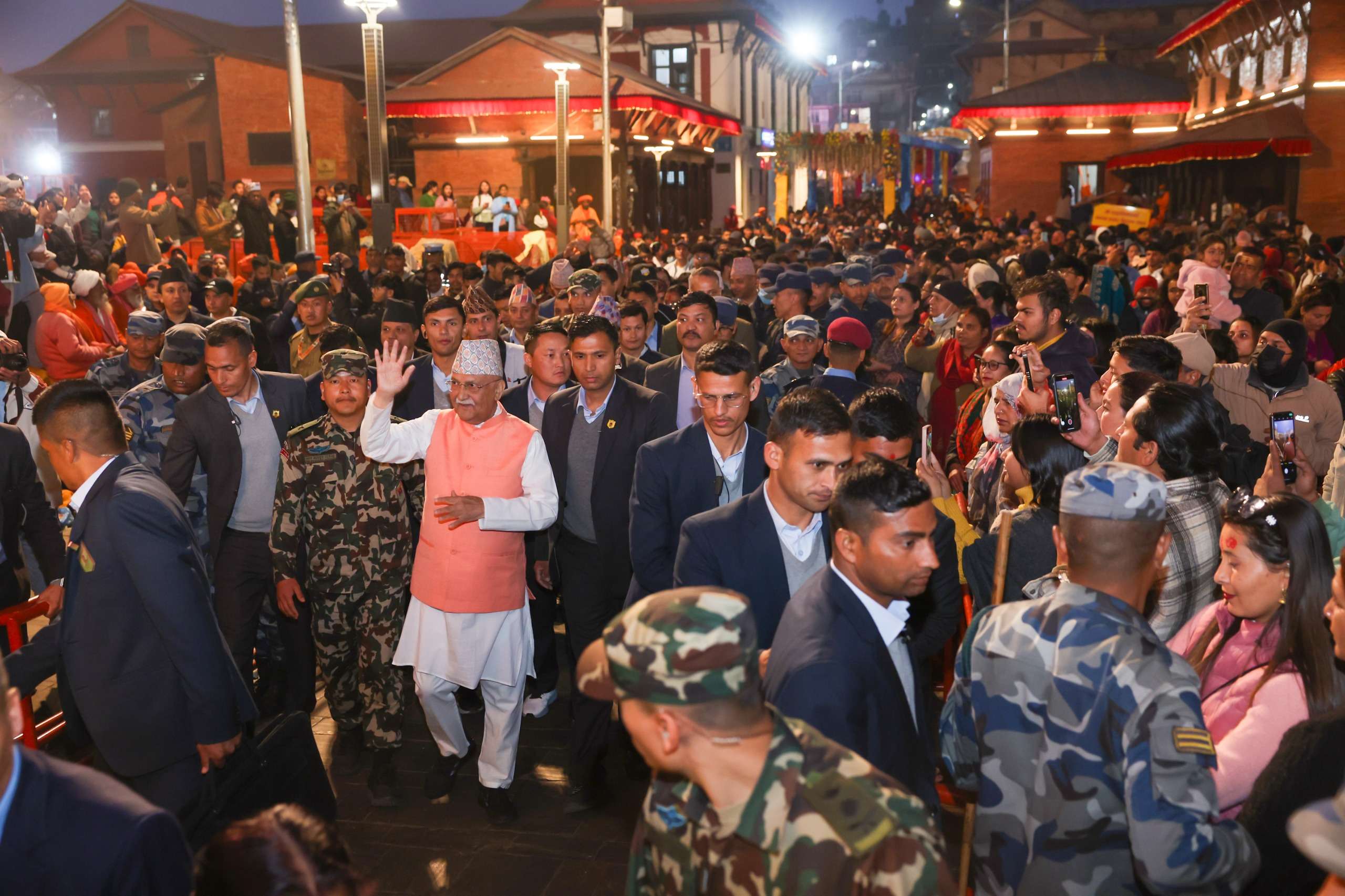 महाशिवरात्रीको पूर्वसन्ध्यामा प्रधानमन्त्री पशुपतिमा