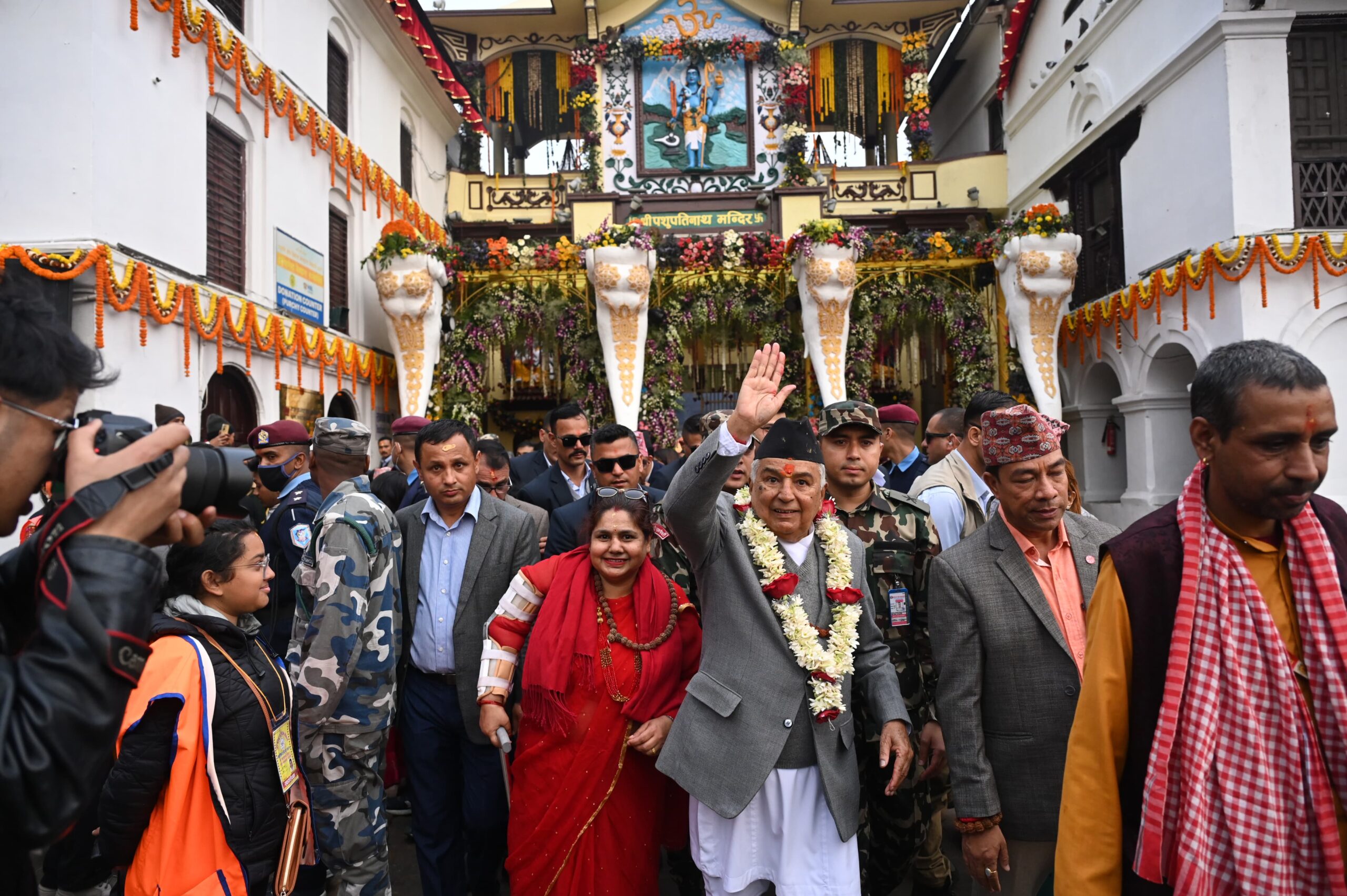 महाशिवरात्रिमा राष्ट्रपति पौडेलले गरे पशुपतिनाथको दर्शन