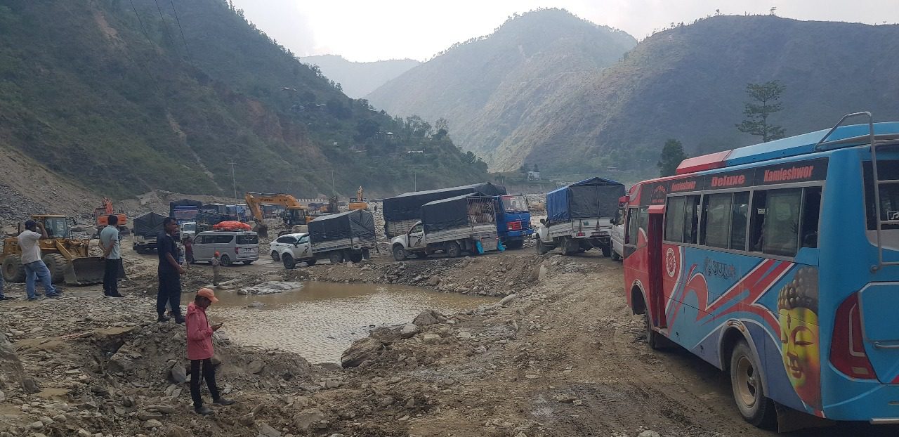 यस्तो छ बिपी राजमार्गमा वर्षामा पनि यातायात साधन सञ्चालन गर्ने योजना