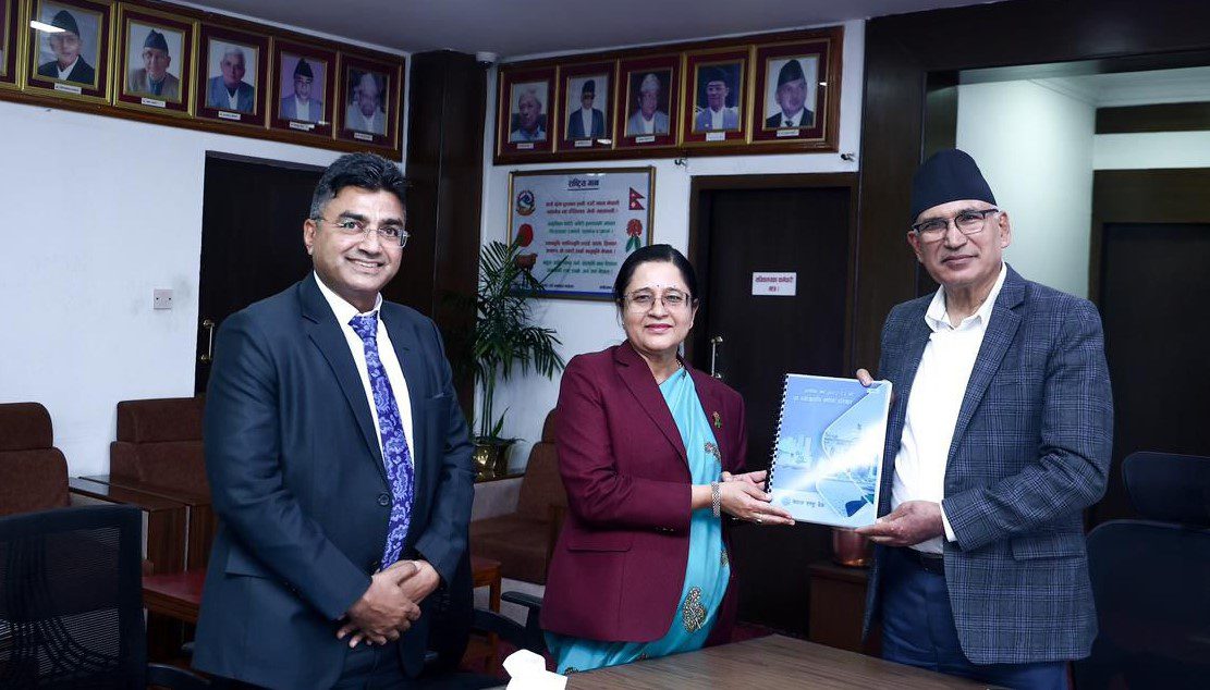 नेपाल राष्ट्र बैंकद्वारा पूर्व बजेटकालीन समीक्षा प्रतिवेदन अर्थ मन्त्रालयमा पेश
