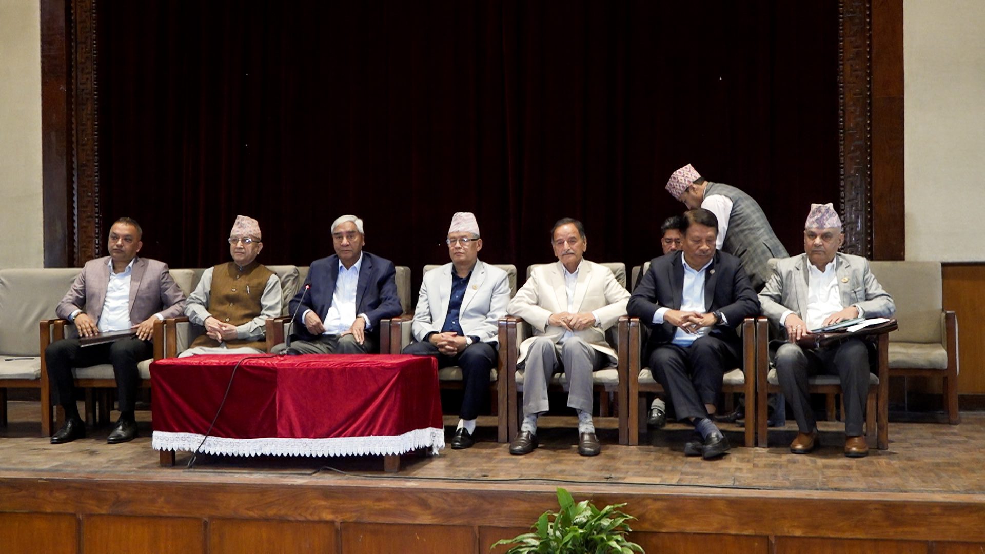 नीति तथा कार्यक्रमलाई समर्थन गर्ने कांग्रेसको निर्णय
