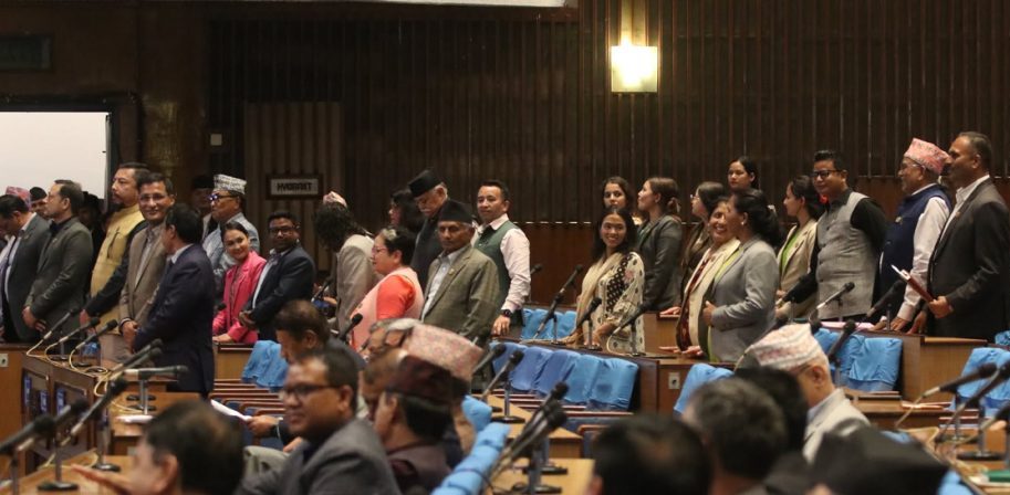 आज पनि प्रतिपक्षद्वारा प्रतिनिधिसभाको बैठकमा अवरोध, आधा घण्टाका लागि स्थगित