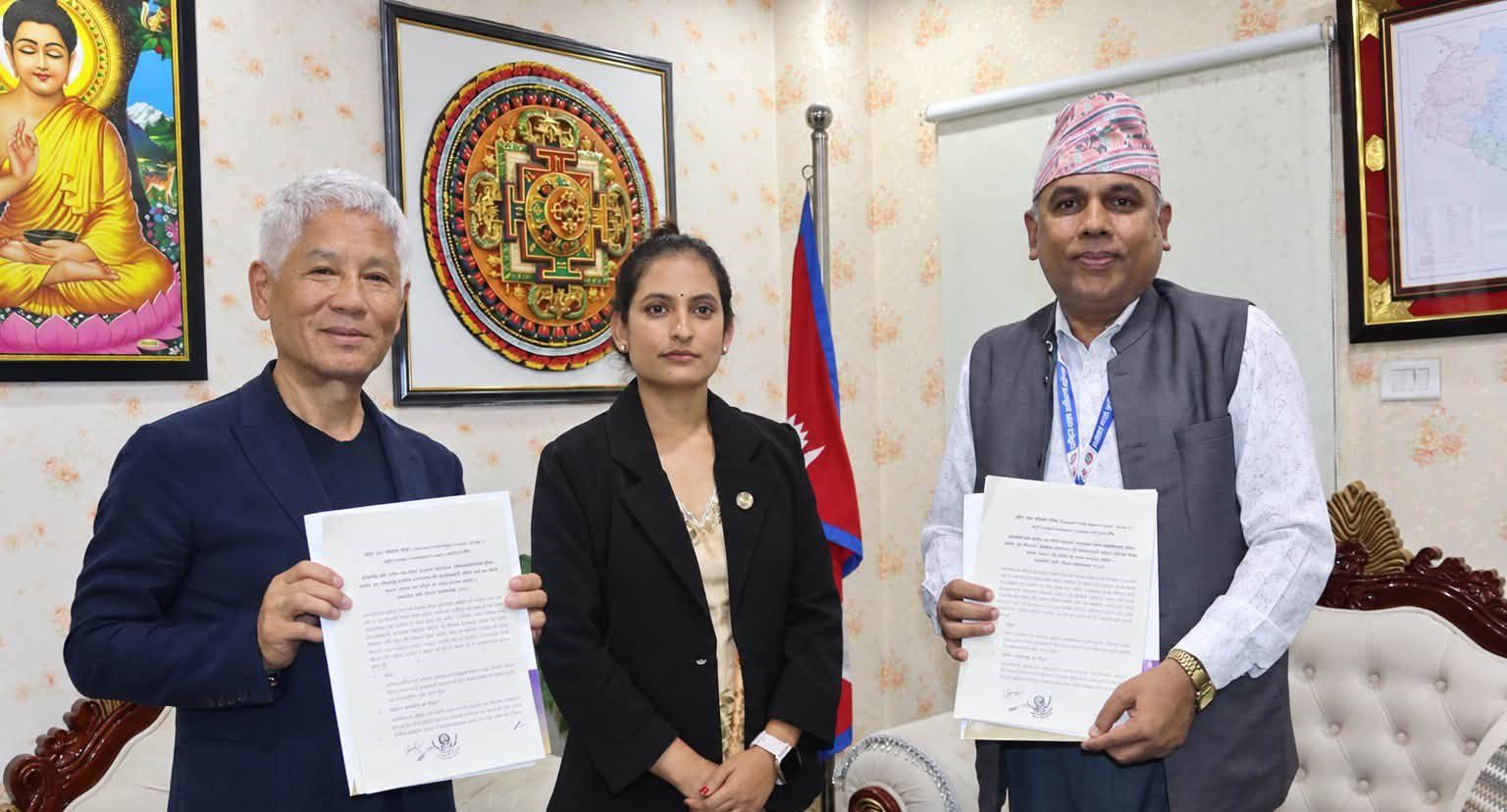 बाढीबाट प्रभावित बालबालिकाका लागि झन्डै ५८ करोड सहयोग गर्ने घले दम्पतिको घोषणा