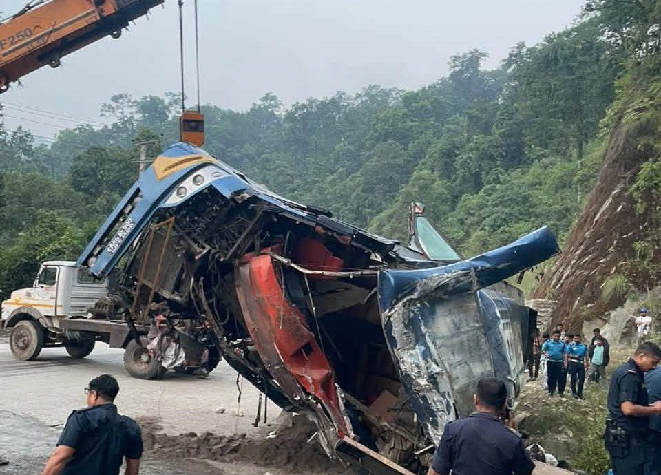 दाउन्ने बस दुर्घटनामा मृत्यु हुनेको संख्या ६ पुग्यो
