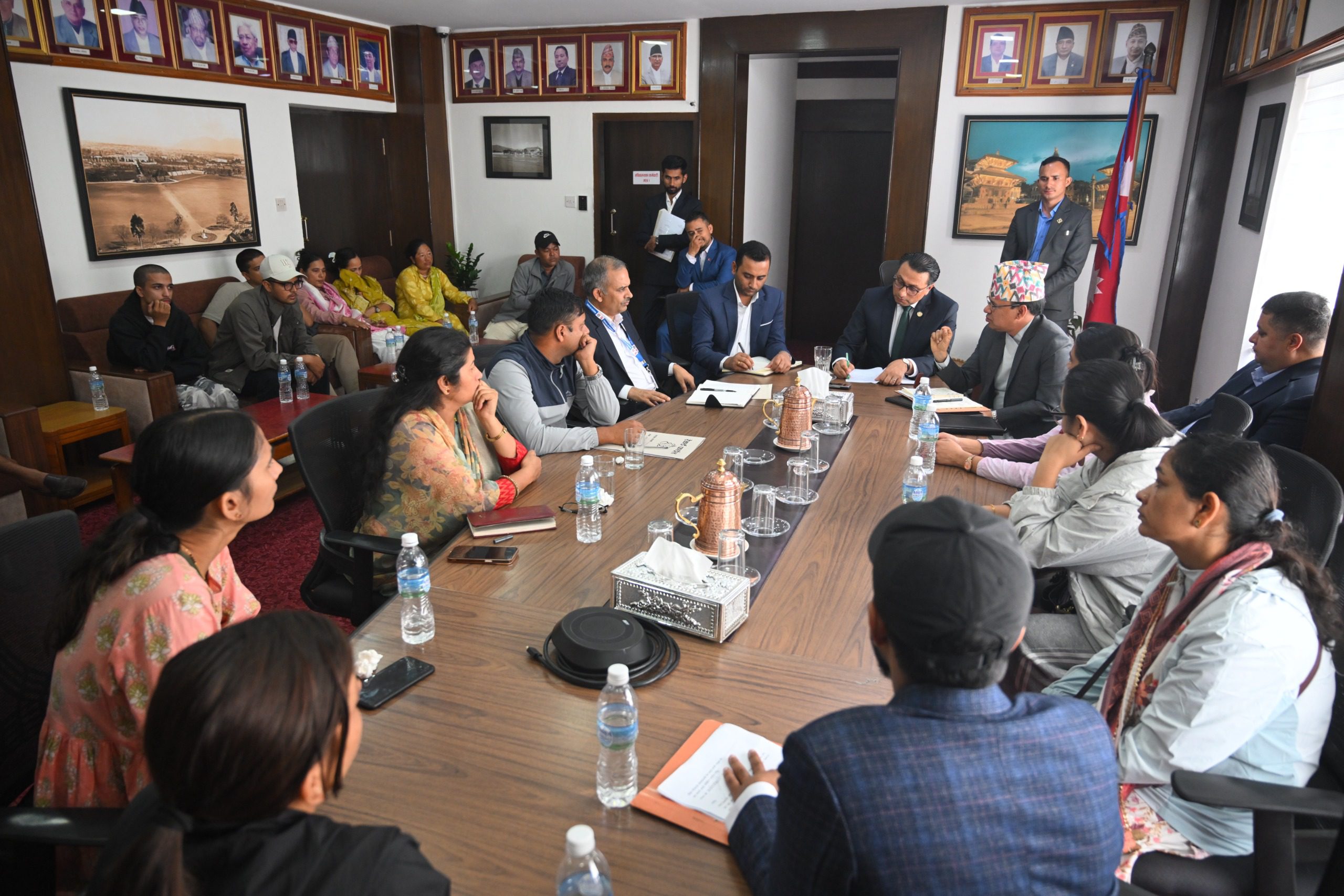 भोटेकोशी–रसुवा बाढीपीडित भन्सार कर्मचारीका परिवारलाई अर्थमन्त्रीको आश्वासन : ‘तपाईंहरू एक्लो हुनुहुन्न’